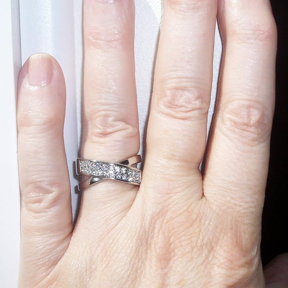 STAINLESS STEEL Top Grade Crystal Crossover Ring - Picture 3 of 16
